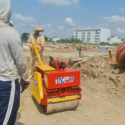Cho thuê xe lu dắt tay 700kg