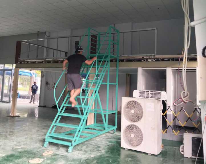 Gia công xe thang lấy hàng kho xưởng