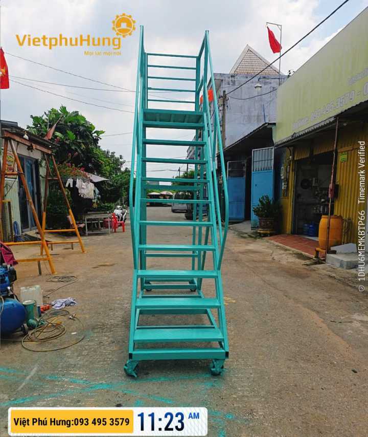 Gia công xe thang lấy hàng kho xưởng
