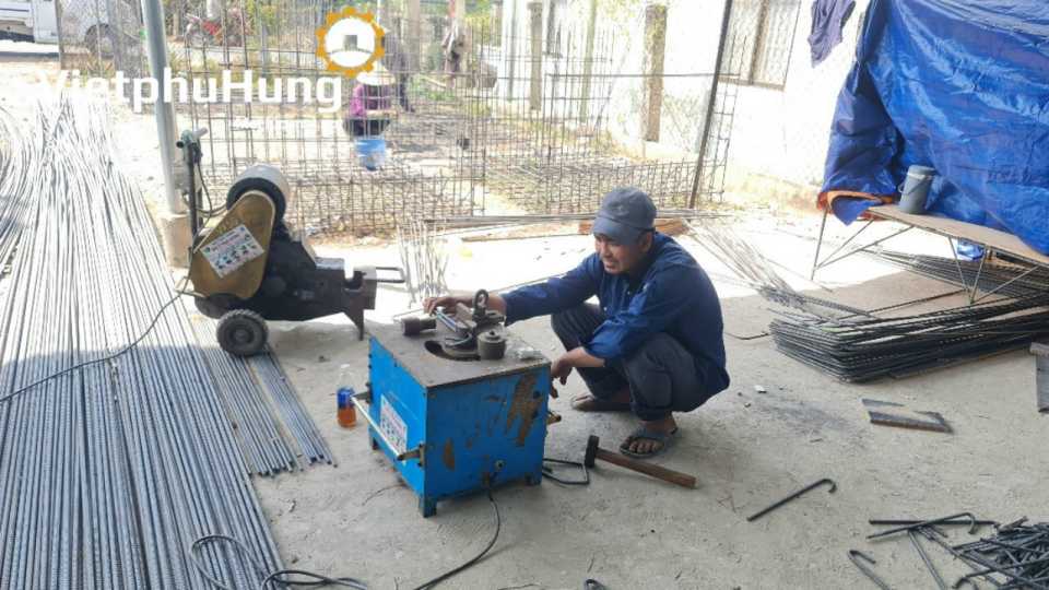 thuê máy uốn sắt phi 25