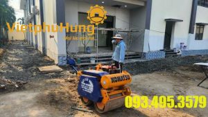 máy lu dắt tay Komatsu