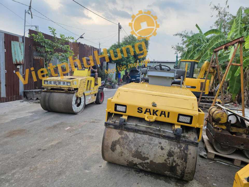 Cho thuê xe lu 4 tấn tại Việt Phú Hưng